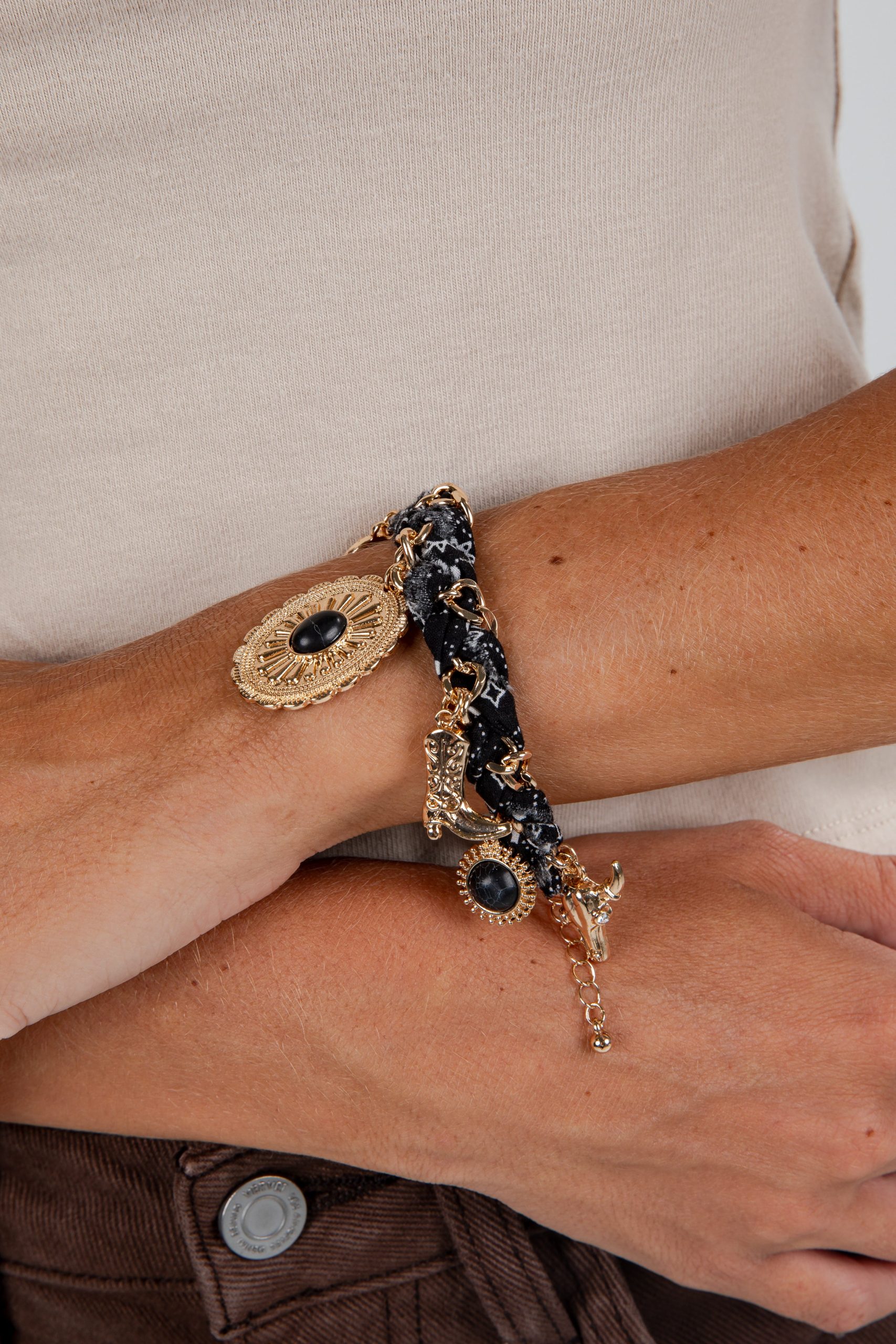 shopdressup_black_western_charm_bracelet.jpg